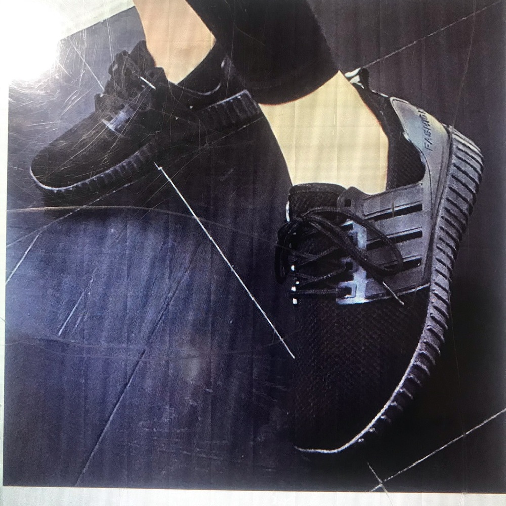 Shose - Picture 2 of 8